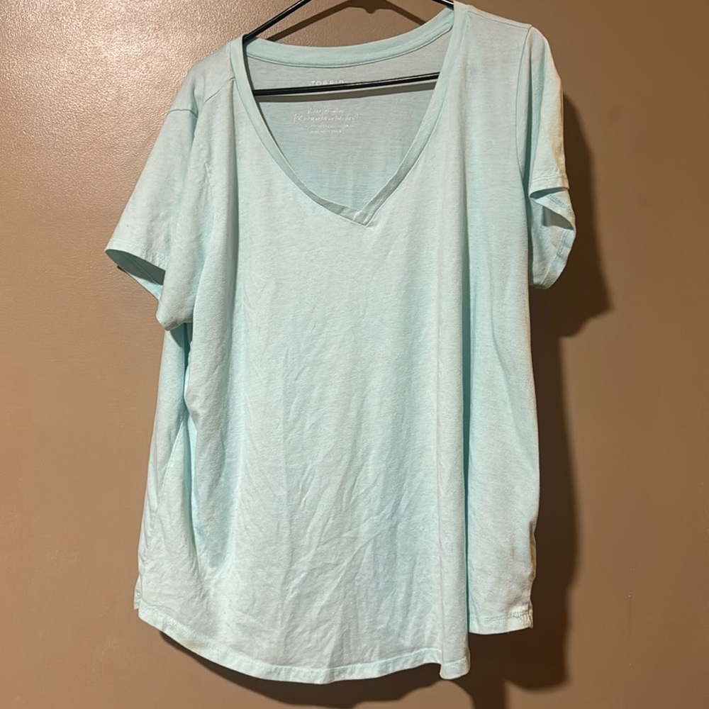 Torrid  size 3 classic fit v neck tee